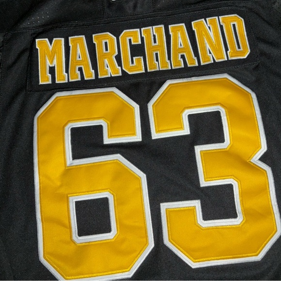 Boston Bruins Brad Marchand Hockey Jersey - Picture 5 of 6